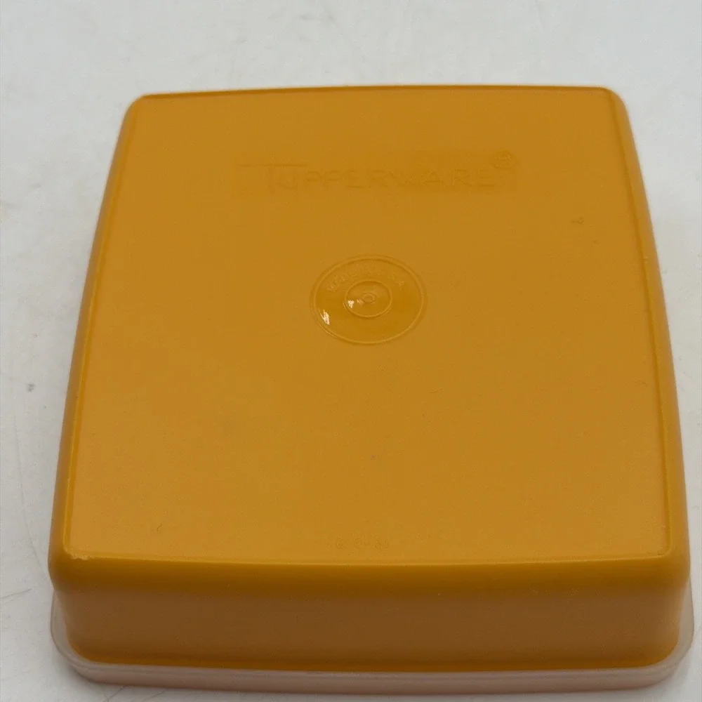 Vintage Tupperware 670 Sandwich Keeper Storage Container ORANGE W/Lid